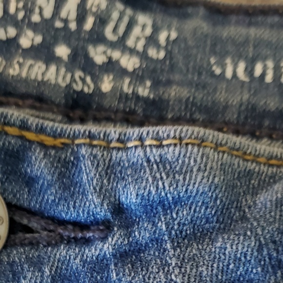 LEVI Jean Shorts in Women's - Picture 3 of 4